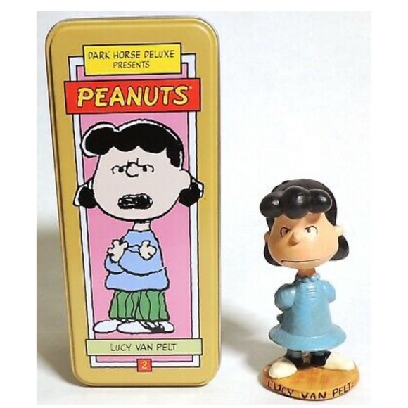 Dark Horse Deluxe Peanuts Lucy figurine